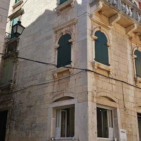 B&B Palace Basilico 1580. โรวีน ภายนอก รูปภาพ